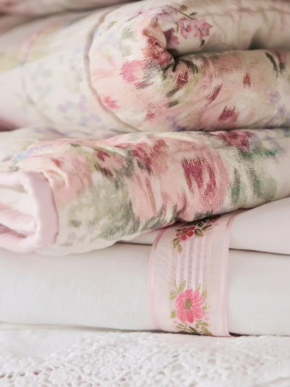 LoveShackFancy x Pottery Barn NWT Floral Bow Patchwork Embroidered Quilt Queen